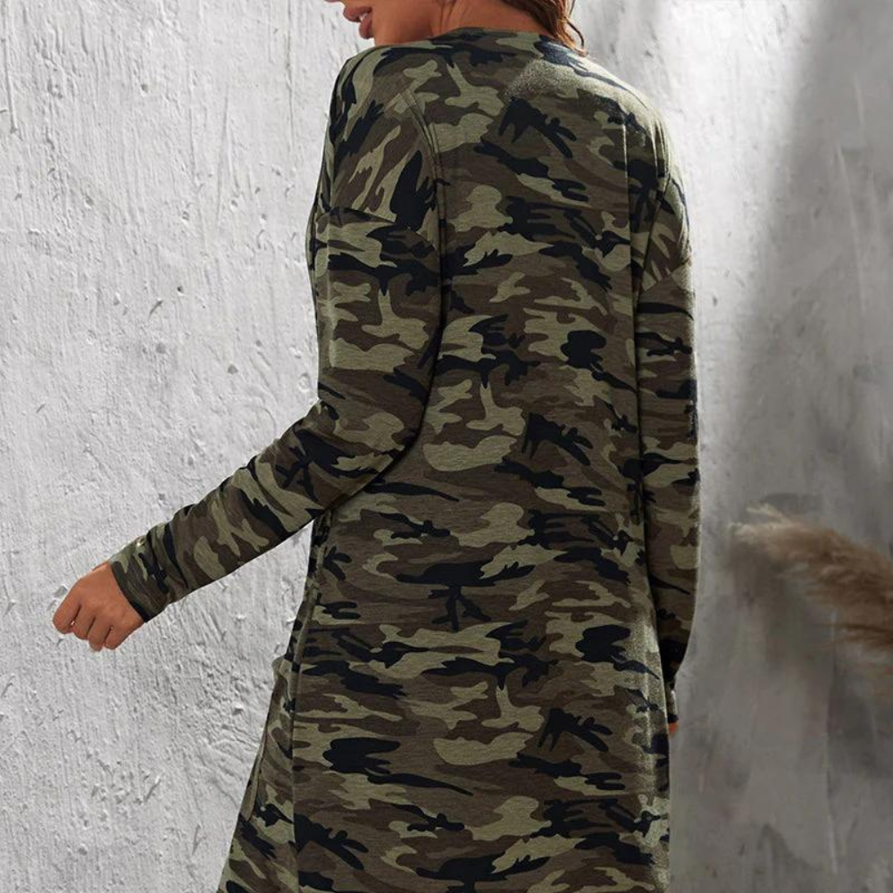 Elegante giacca lunga da donna in camouflage chic con pratiche tasche